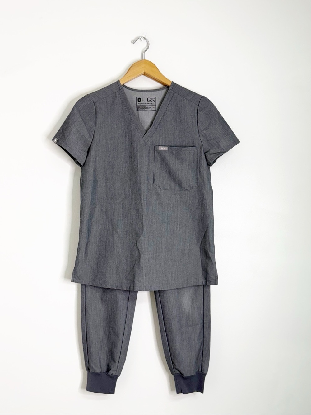 FIGS Gray Scrub Set XS Petite Catarina Top Zamora Jogger Pants